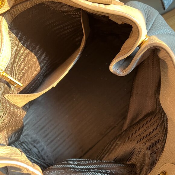 Prada Handbag (authentic) - Picture 4 of 4